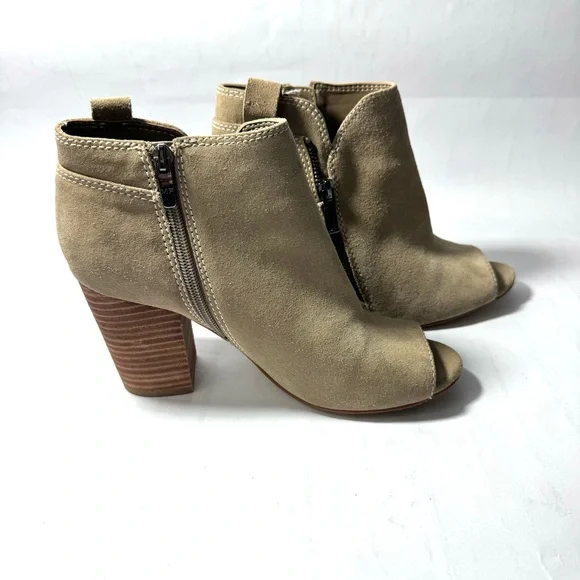 Women's Marc Fisher Taupe Suede Novice Peep Toe Ankle Bootie 8M Fringe Zipper - Picture 4 of 16